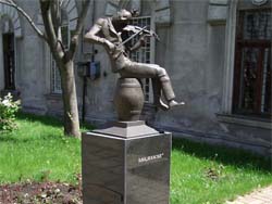 Памятник Яшке-музыканту